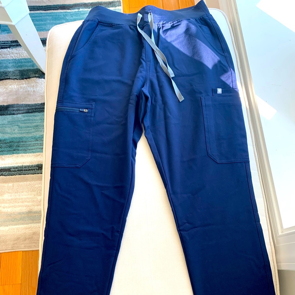Women’s Fig scrub pants, high waisted Yola size Medium
